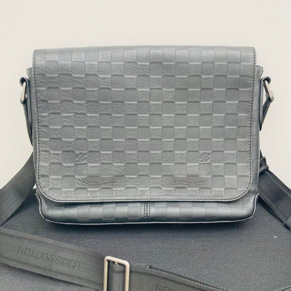 Louis Vuitton District - Picture 1 of 16